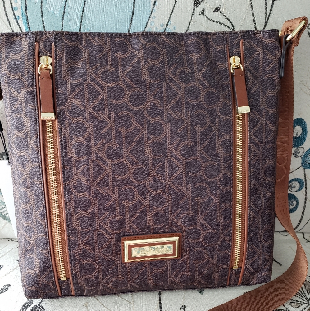 Calvin Klein New Belfast Signature Messenger Bag